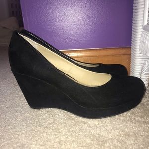 Black low heel wedges
